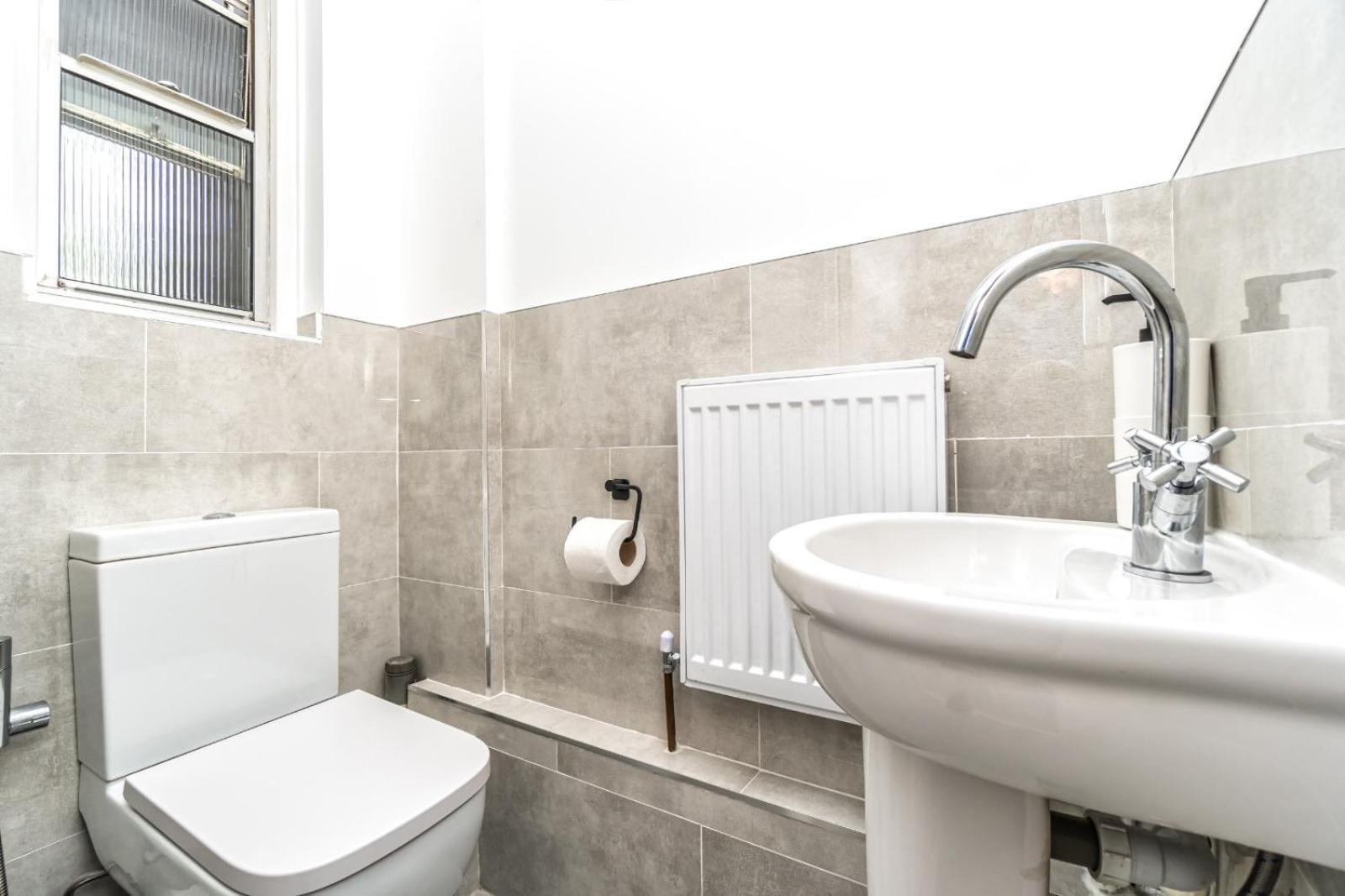 Cosy Guest House In Whitechapel ロンドン エクステリア 写真